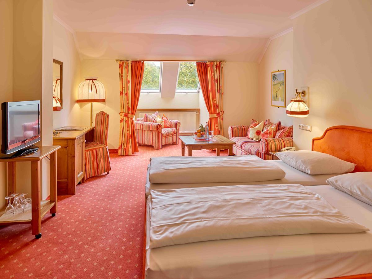 Gutshof Uttlau Hotel Haarbach ภายนอก รูปภาพ