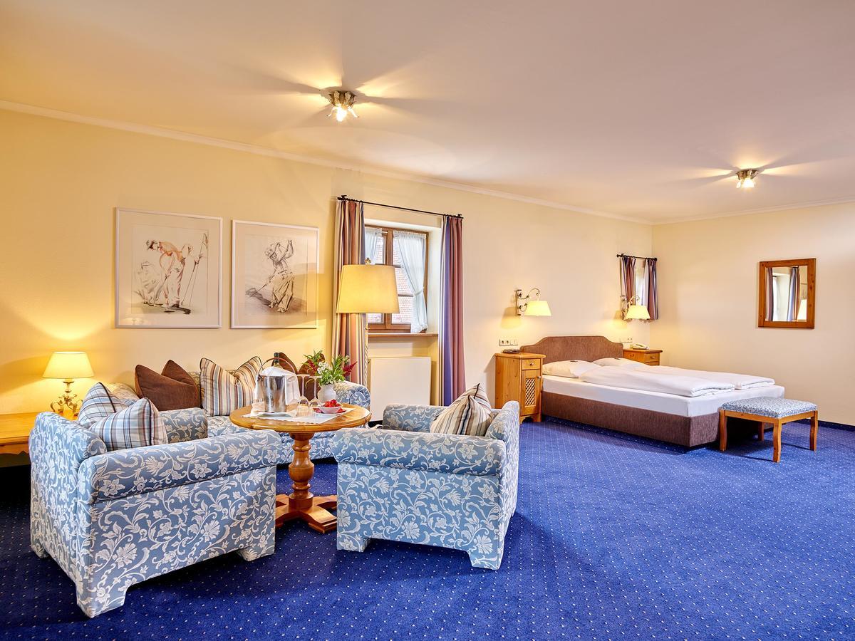 Gutshof Uttlau Hotel Haarbach ภายนอก รูปภาพ